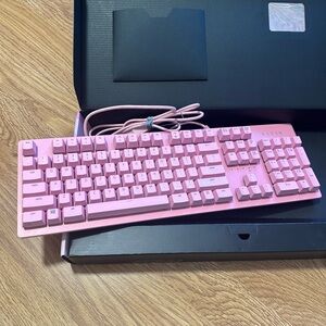 Razer Quartz Pink huntsman Keyboard